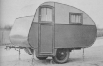 An experiment in streamlining of the early 1930s, Note the primitive ball hitch, dating this ‘van at around 1932
